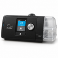 CPAP ResMed AirSense 10 AutoSet com umidificador em fundo claro